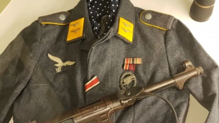 Ηράκλειο: Γερμανοί με ναζιστικά τατουάζ επισκέφθηκαν έκθεση για τη Μάχη της Κρήτης